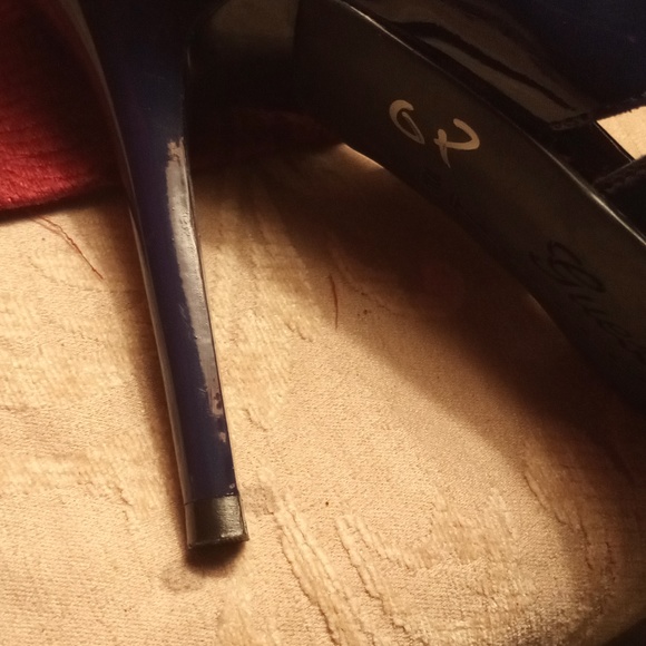 Women - Picture 3 of 5